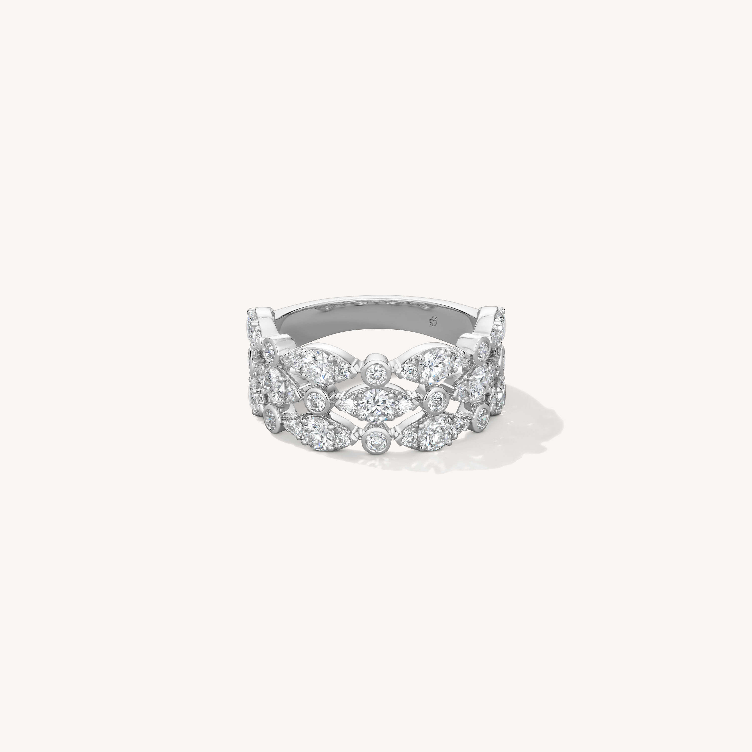 HOF Regal Bezel Triple鑽石戒指, 18K 白金, large