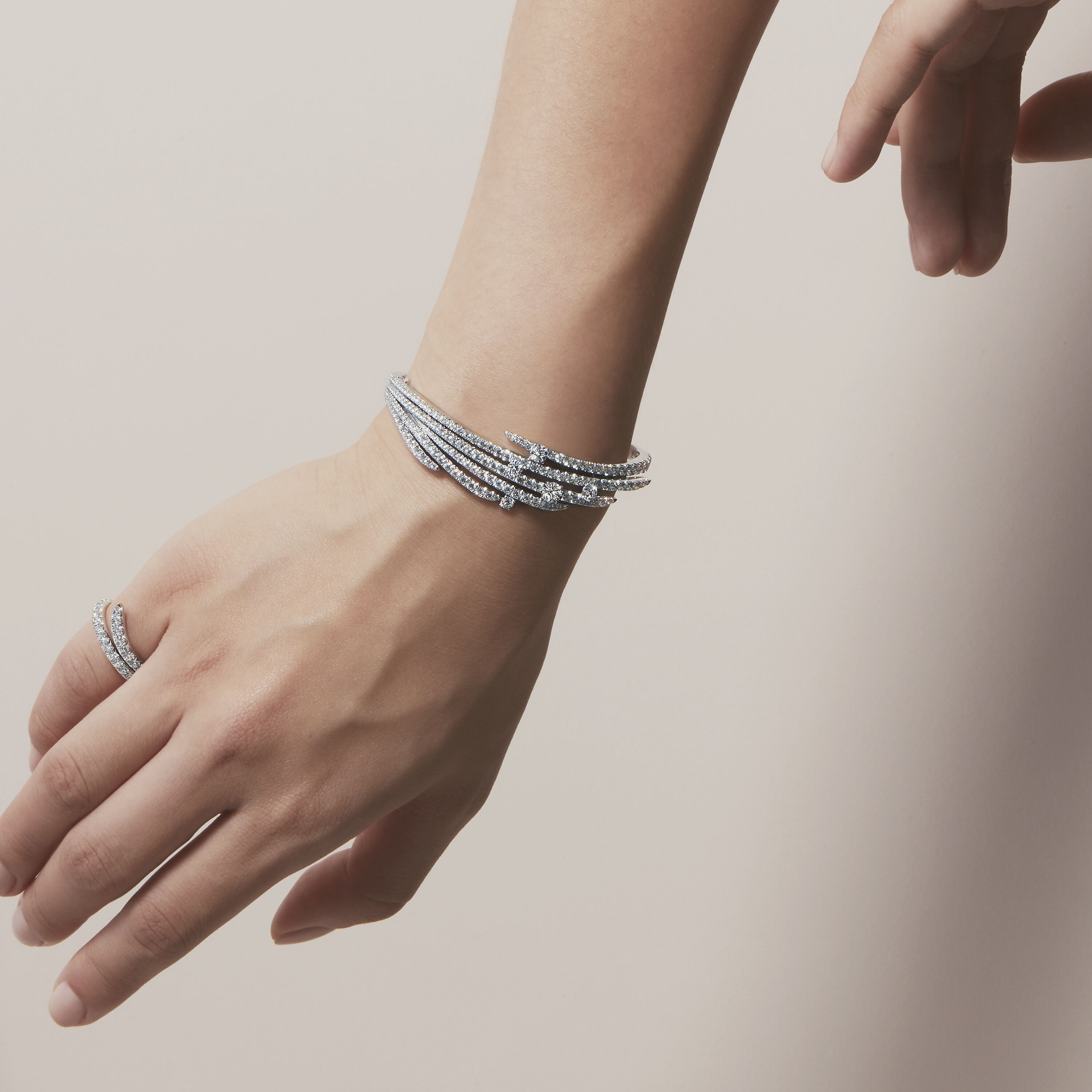 
Vela 法式切割密镶鑽石手鐲　, 18K 黄金, large