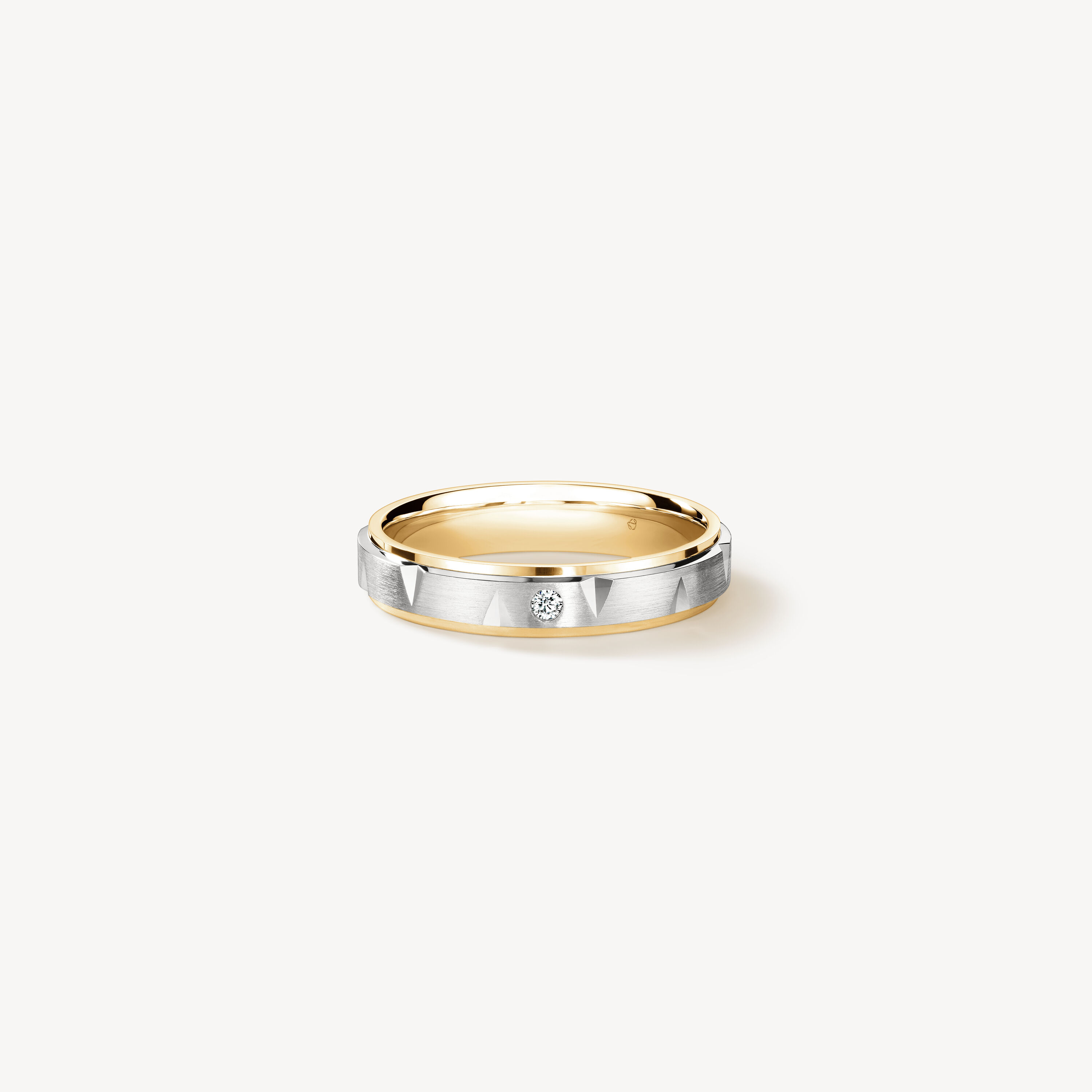 Love Chevron 結婚對戒 , 鉑金和18K 黄金, large